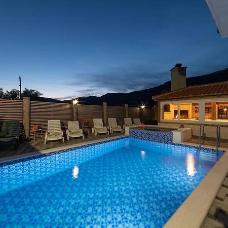 Holiday Home Chester With Heated Pool Kastela Ngoại thất bức ảnh