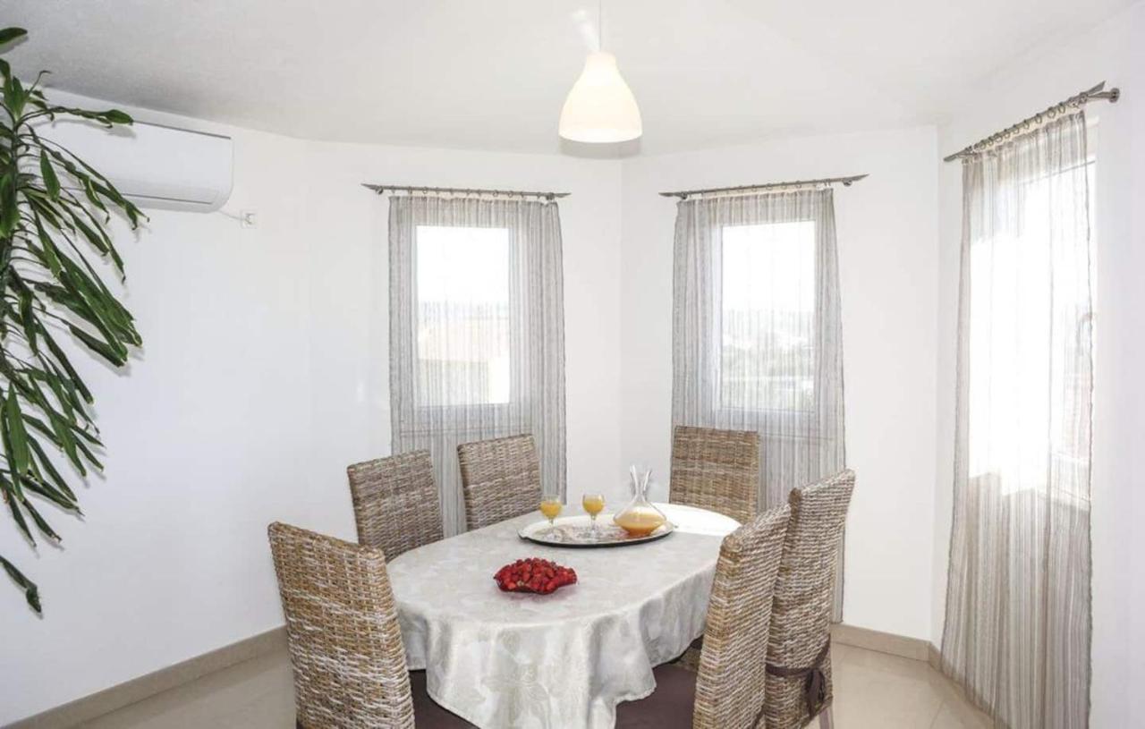 Holiday Home Chester With Heated Pool Kastela Ngoại thất bức ảnh