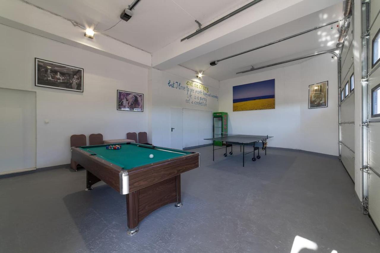 Holiday Home Chester With Heated Pool Kastela Ngoại thất bức ảnh
