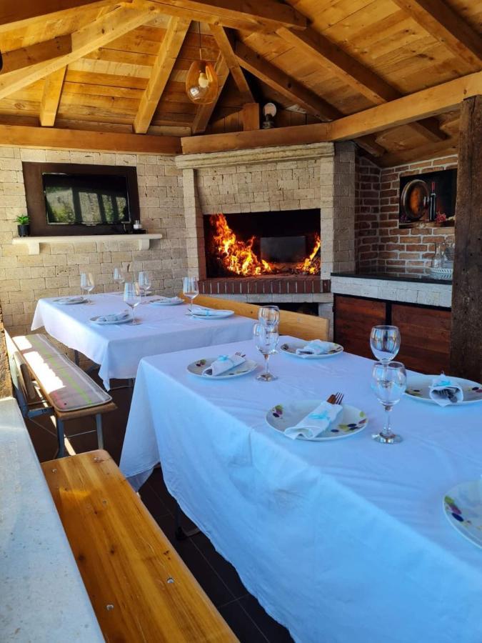 Holiday Home Chester With Heated Pool Kastela Ngoại thất bức ảnh