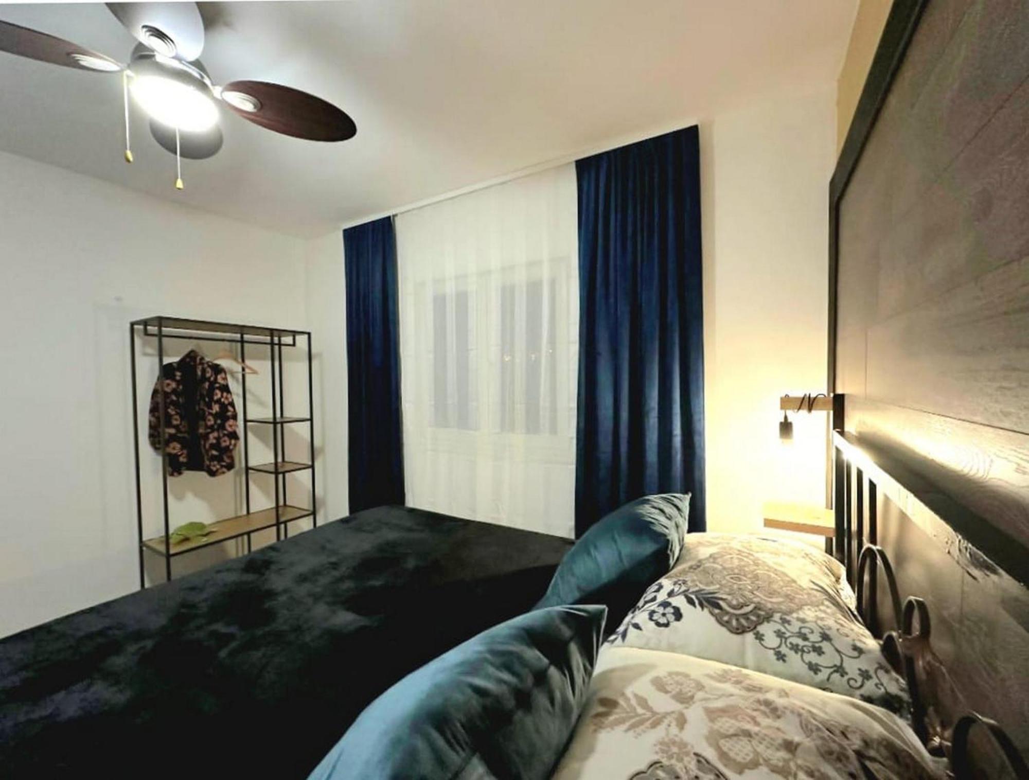 Holiday Home Chester With Heated Pool Kastela Ngoại thất bức ảnh