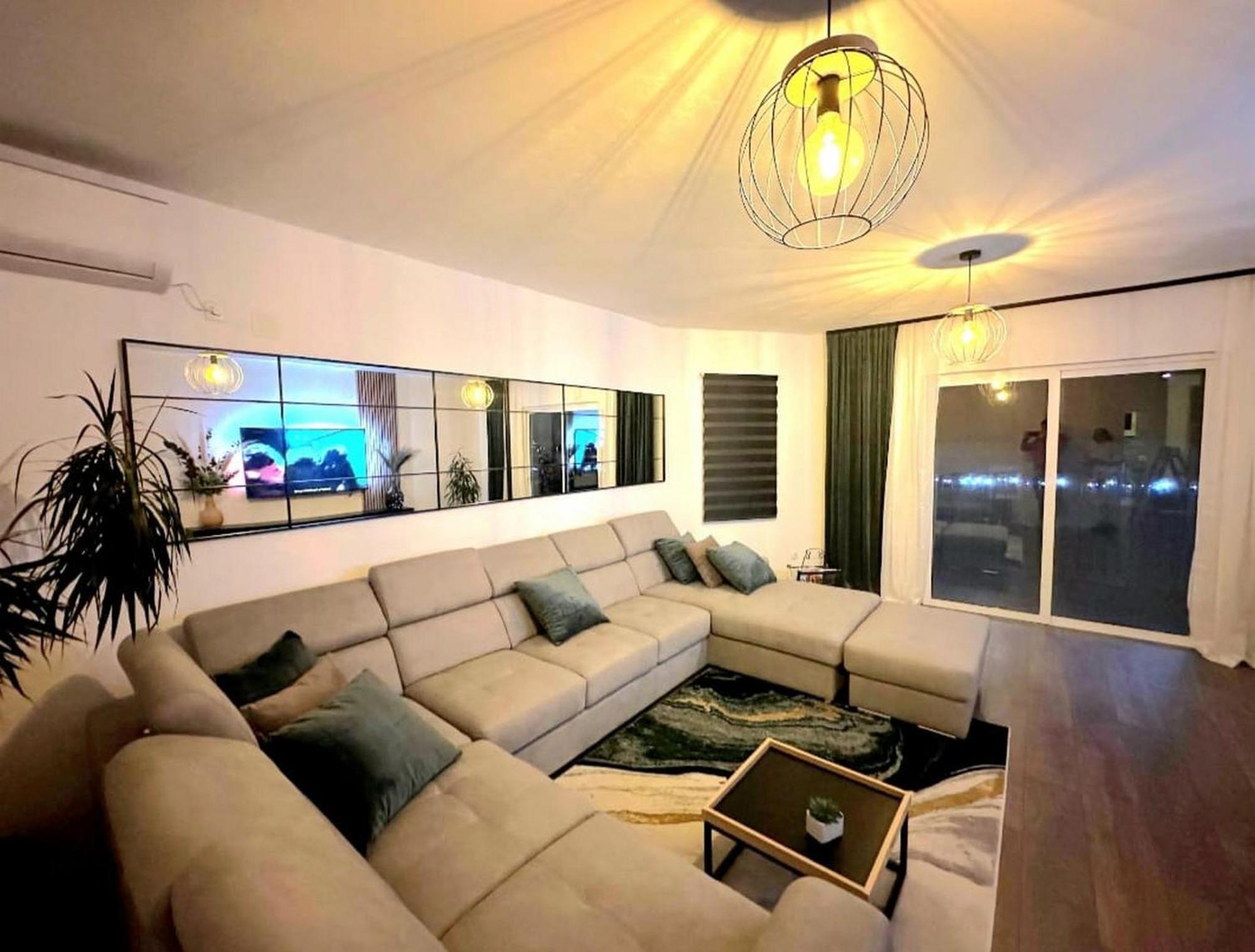 Holiday Home Chester With Heated Pool Kastela Ngoại thất bức ảnh
