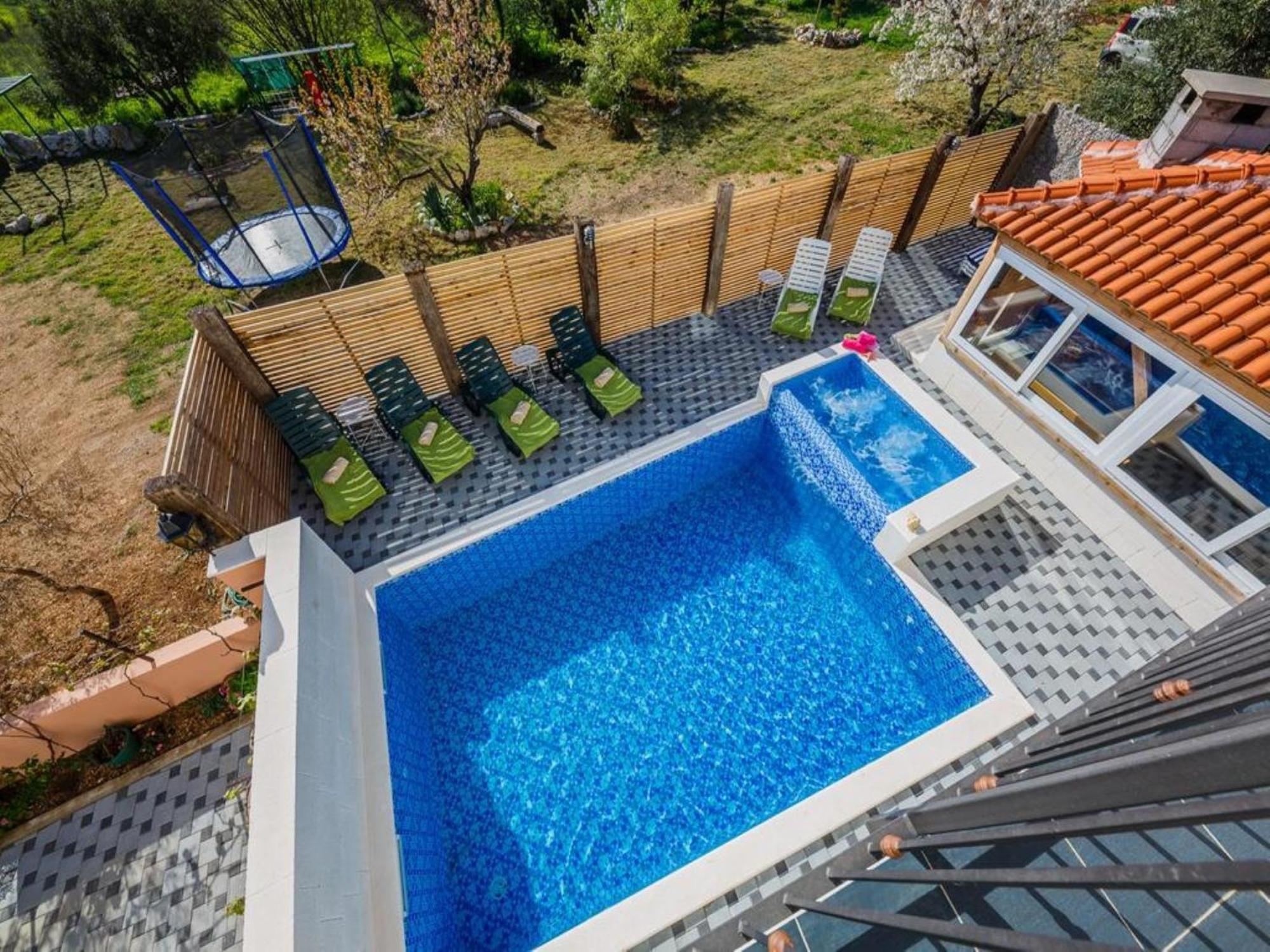Holiday Home Chester With Heated Pool Kastela Phòng bức ảnh
