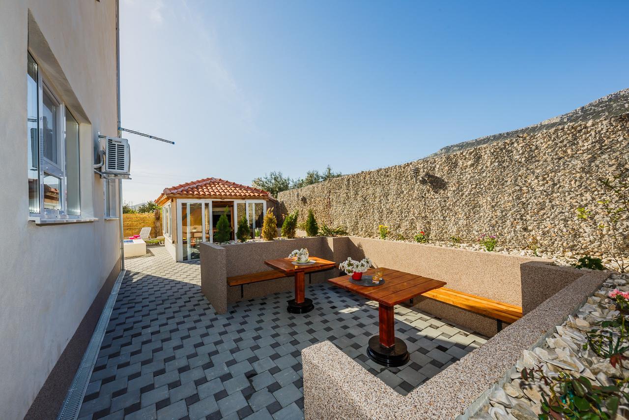 Holiday Home Chester With Heated Pool Kastela Ngoại thất bức ảnh