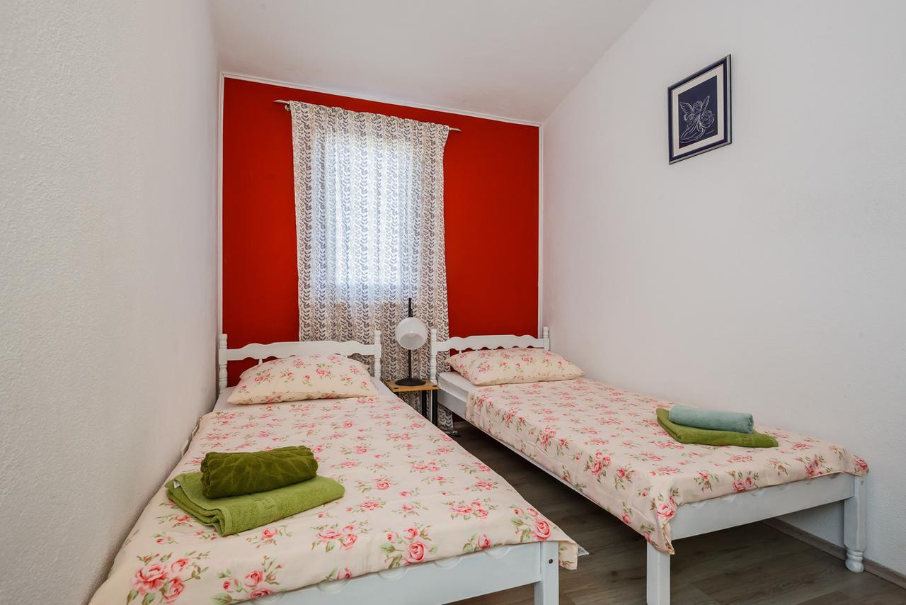 Holiday Home Chester With Heated Pool Kastela Ngoại thất bức ảnh